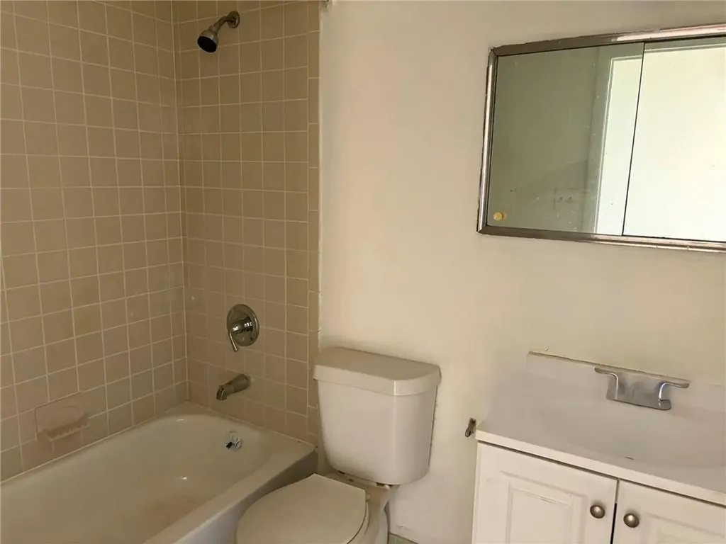 1112 E 225th Street E Bronx NY 10466