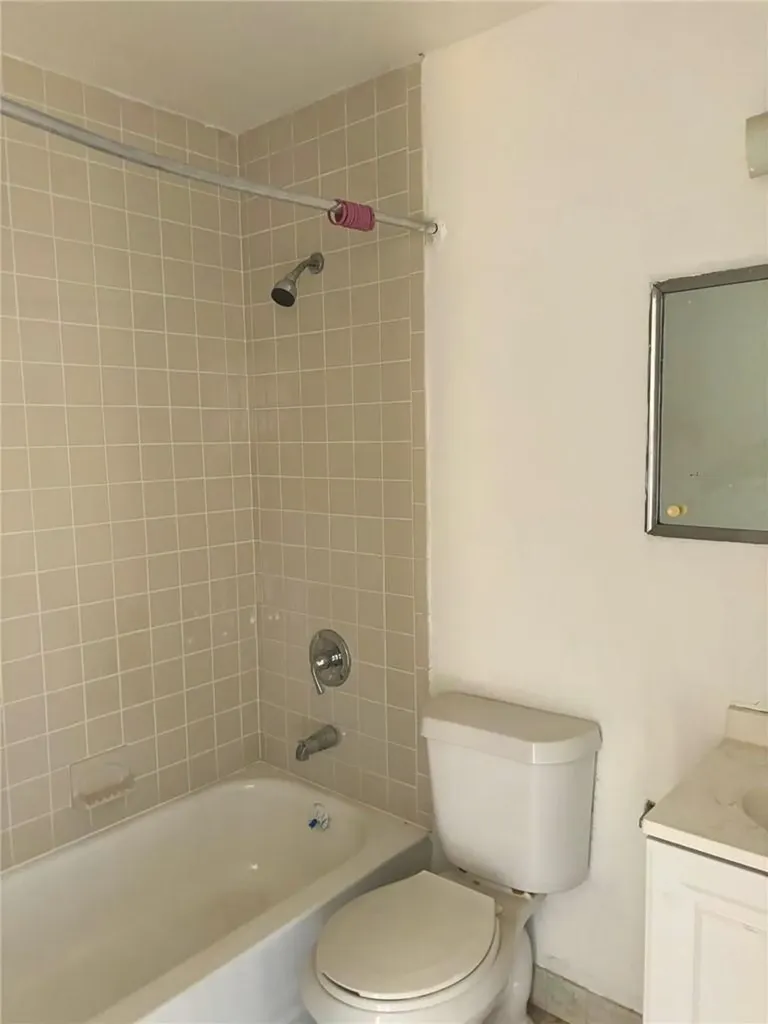 1112 E 225th Street E Bronx NY 10466