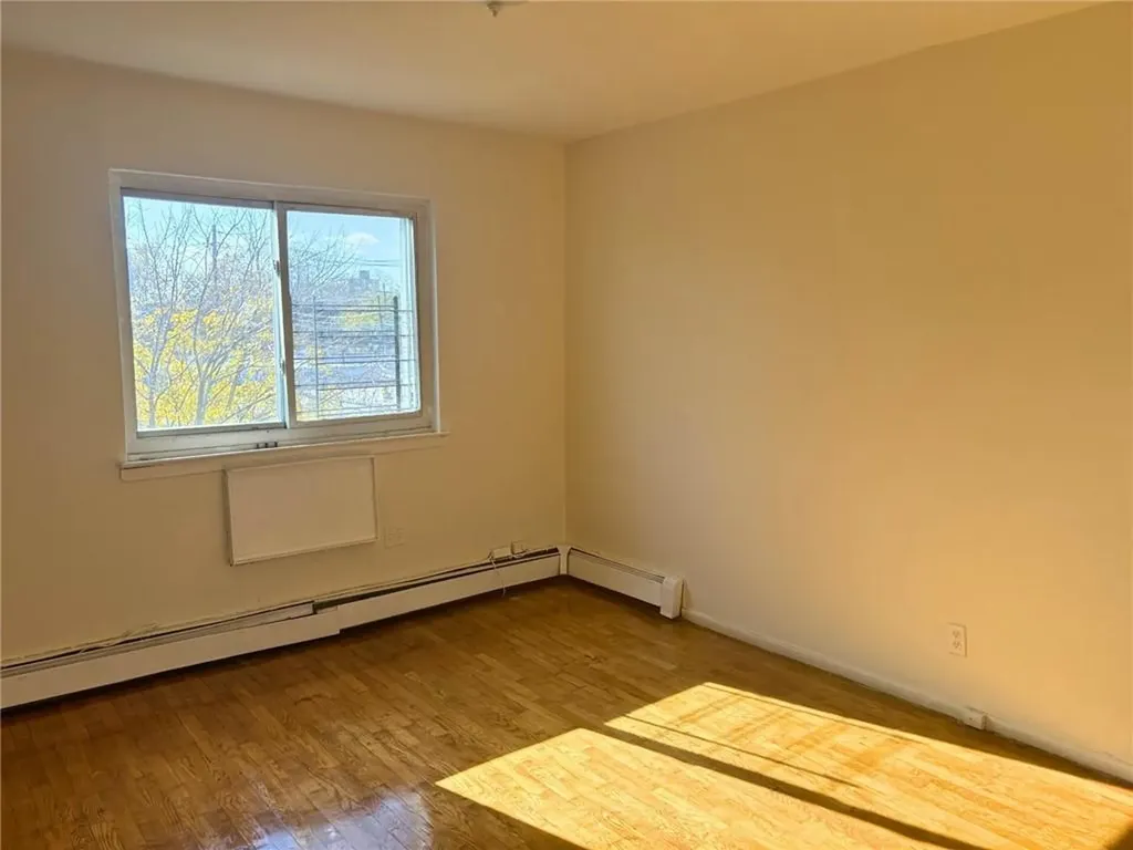 1112 E 225th Street E Bronx NY 10466
