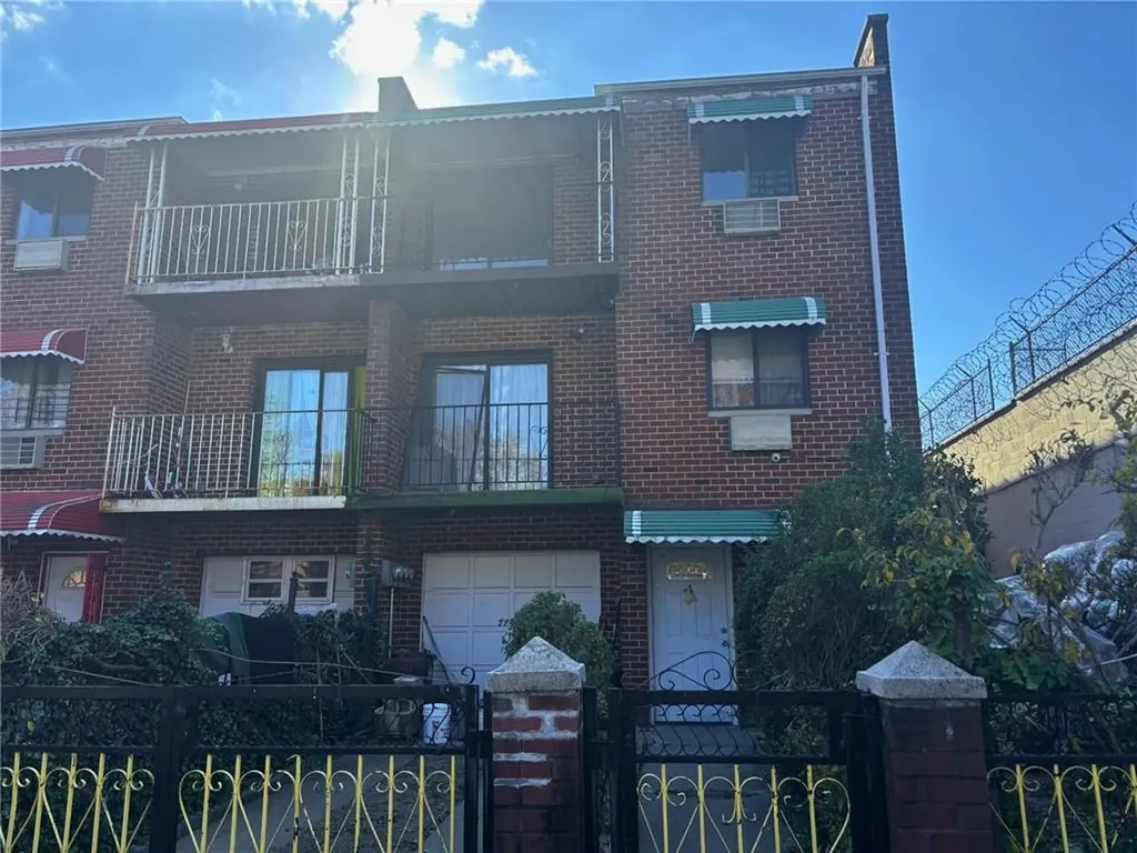1112 E 225th Street E Bronx NY 10466