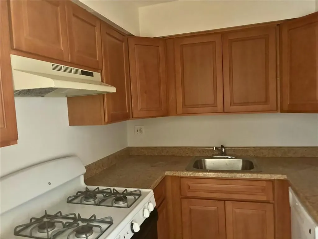 1112 E 225th Street E Bronx NY 10466