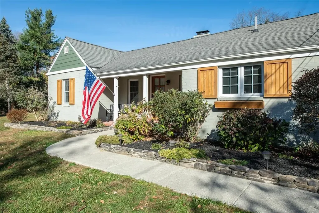 25 Schoolhouse Lane Poughkeepsie NY 12603