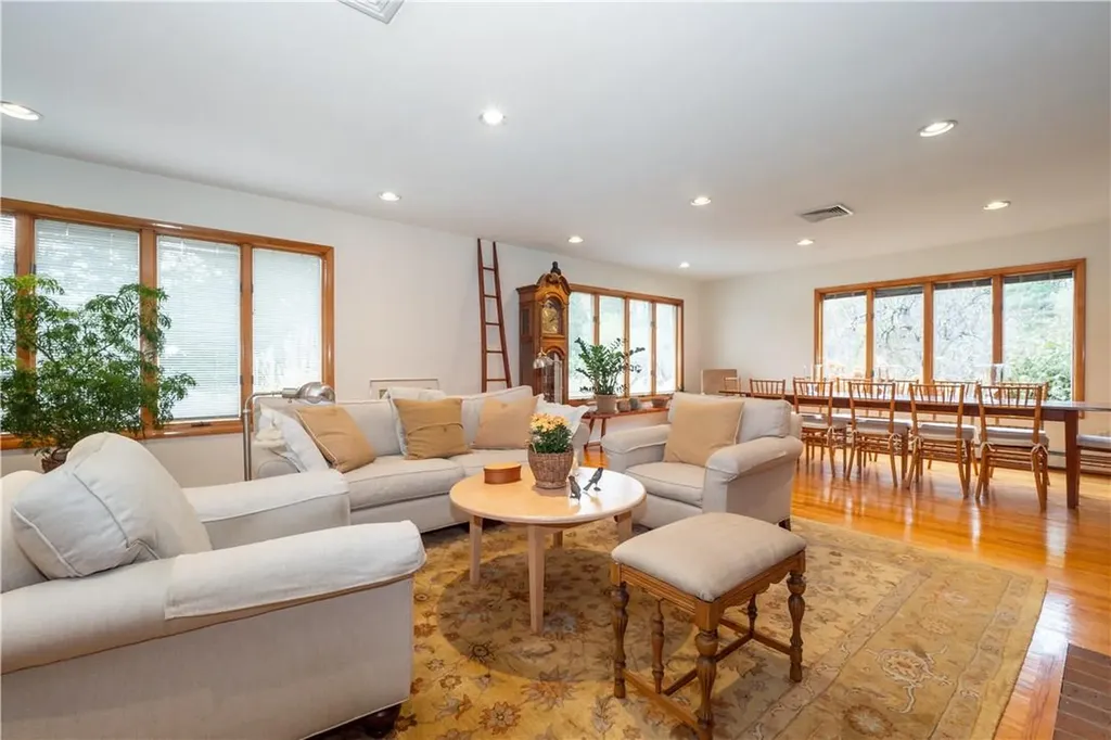15 Lynn Road Poughkeepsie NY 12603