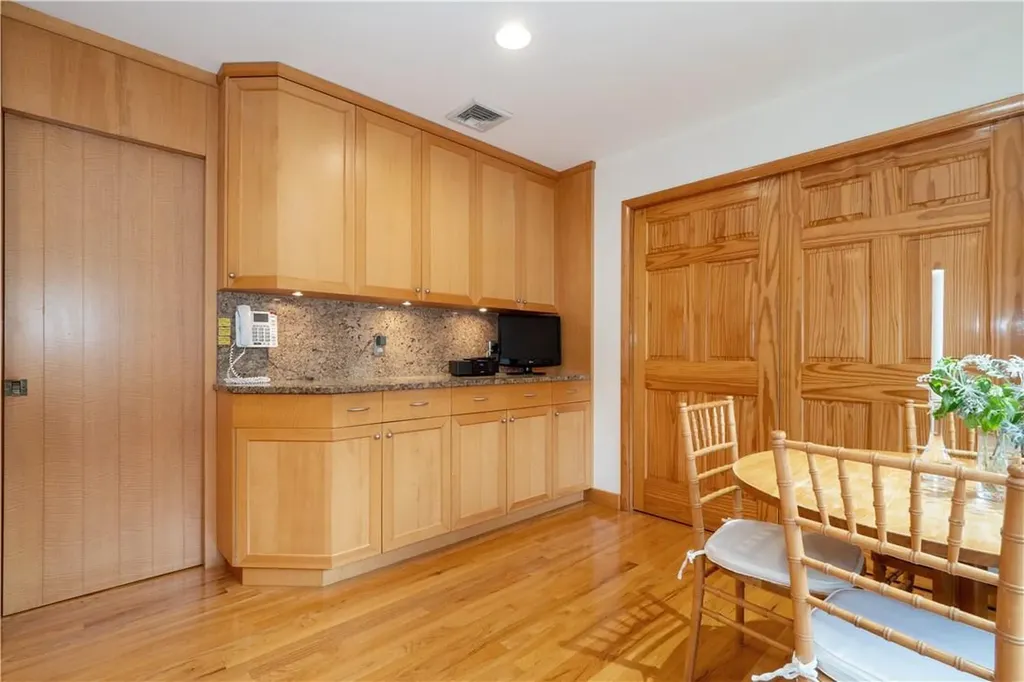 15 Lynn Road Poughkeepsie NY 12603