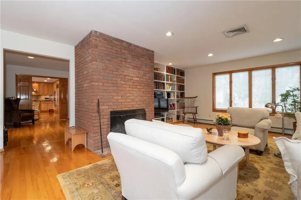 15 Lynn Road Poughkeepsie NY 12603