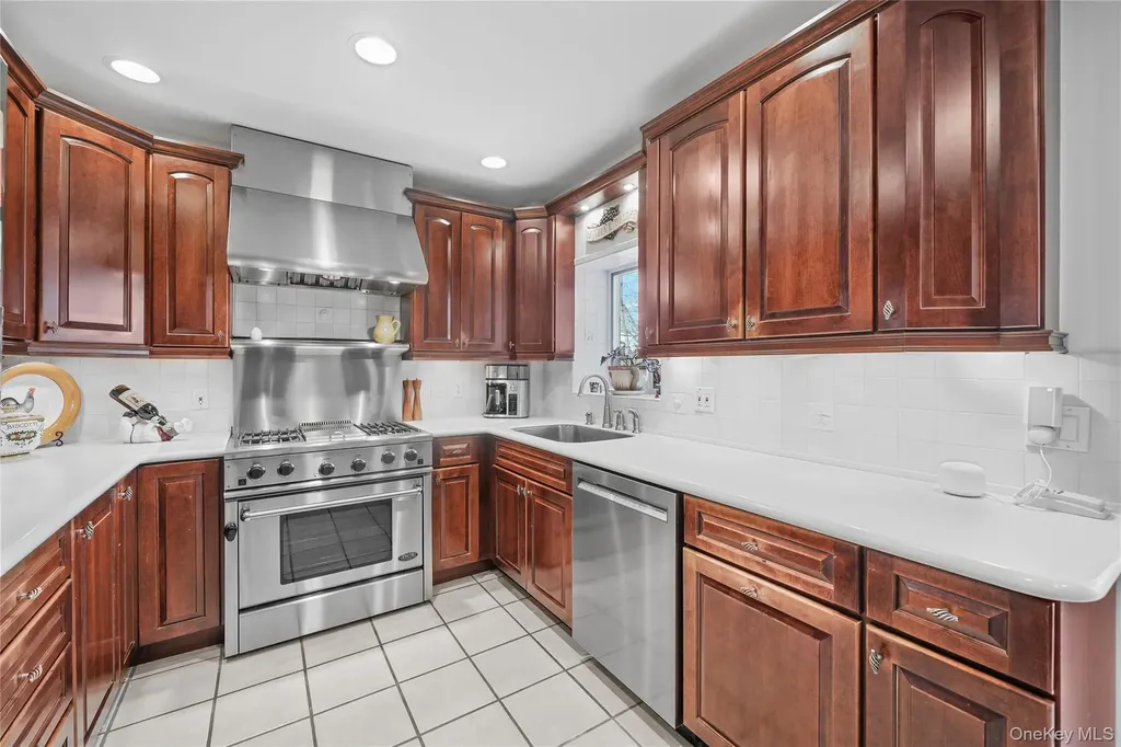 39 Park Circle White Plains NY 10603