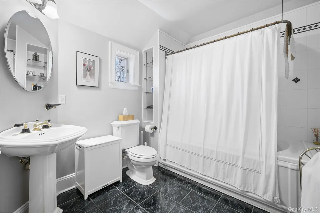39 Park Circle White Plains NY 10603