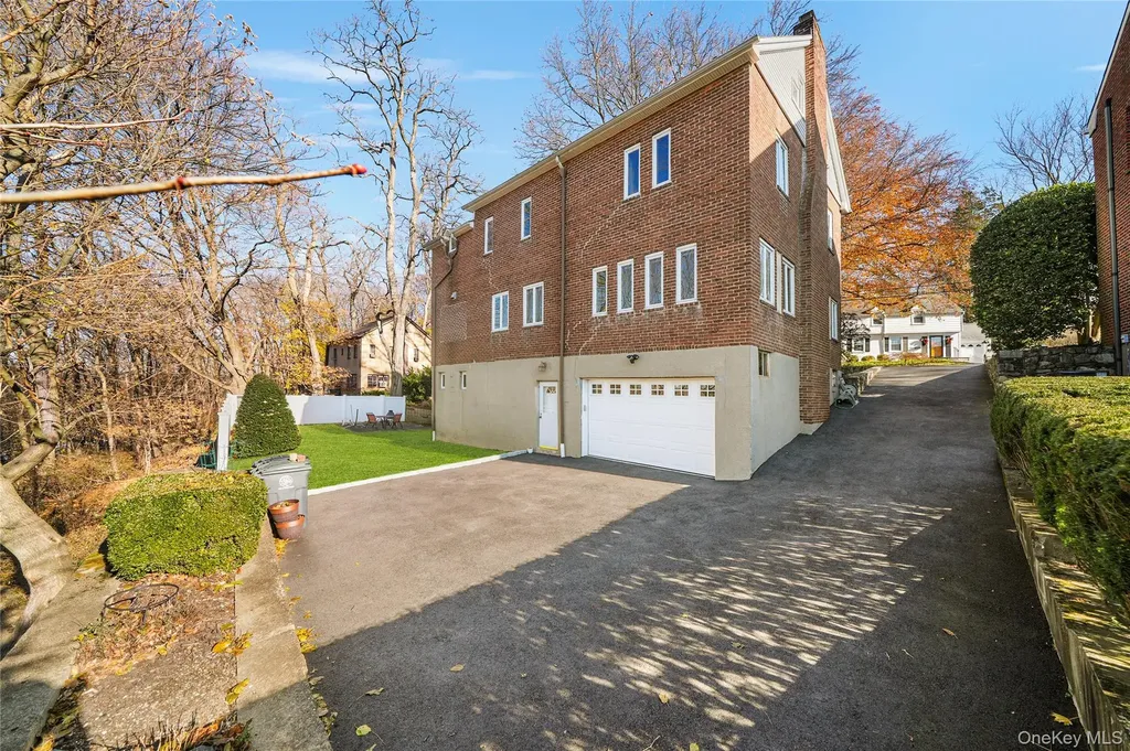 39 Park Circle White Plains NY 10603