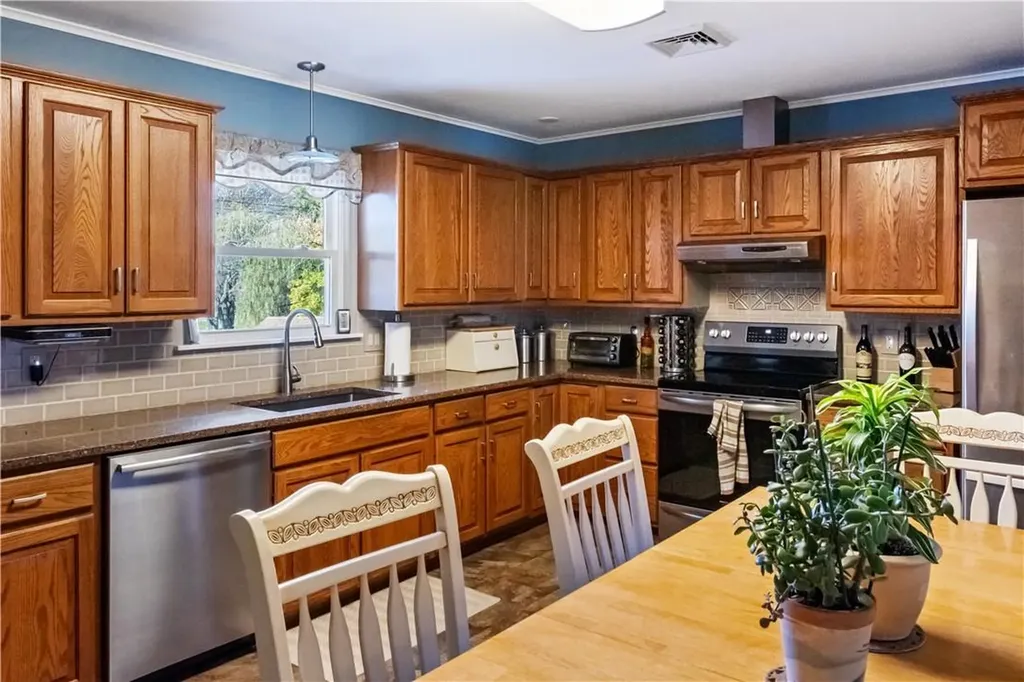 77 Round Hill Road Poughkeepsie NY 12603