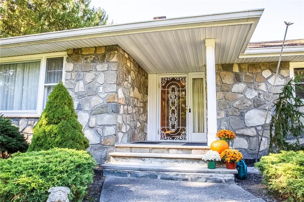 77 Round Hill Road Poughkeepsie NY 12603