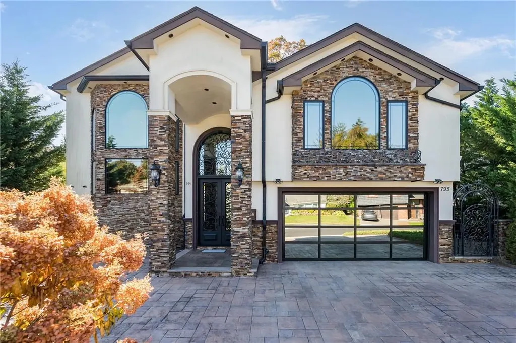 795 Kearny Drive Valley Stream NY 11581