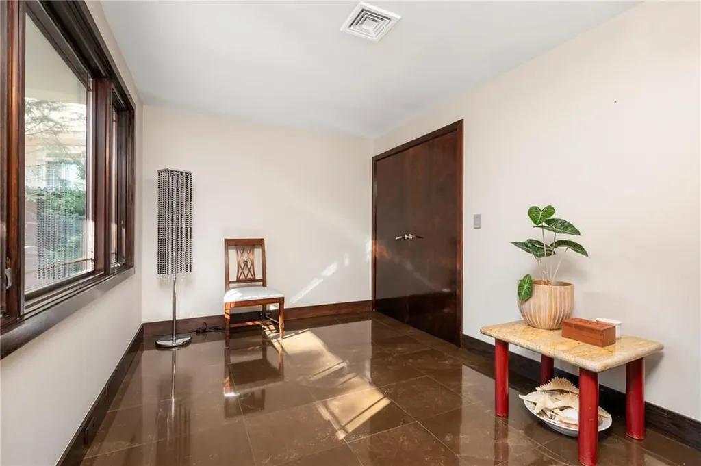 795 Kearny Drive Valley Stream NY 11581