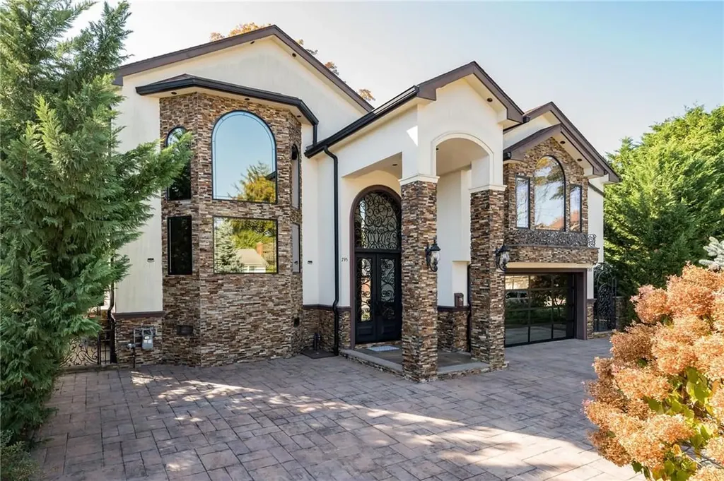795 Kearny Drive Valley Stream NY 11581