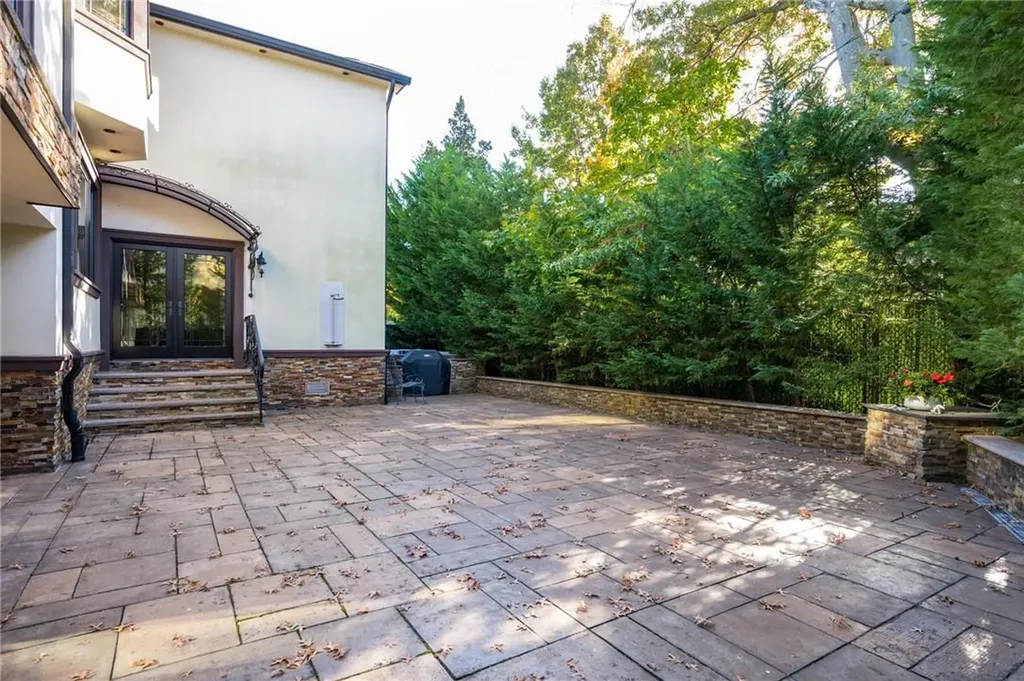 795 Kearny Drive Valley Stream NY 11581