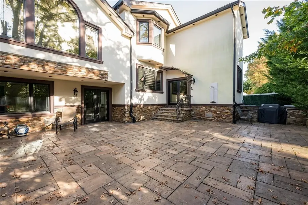 795 Kearny Drive Valley Stream NY 11581