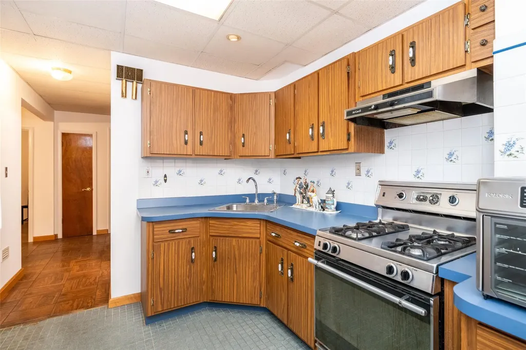 2840 Zulette Avenue Bronx NY 10461