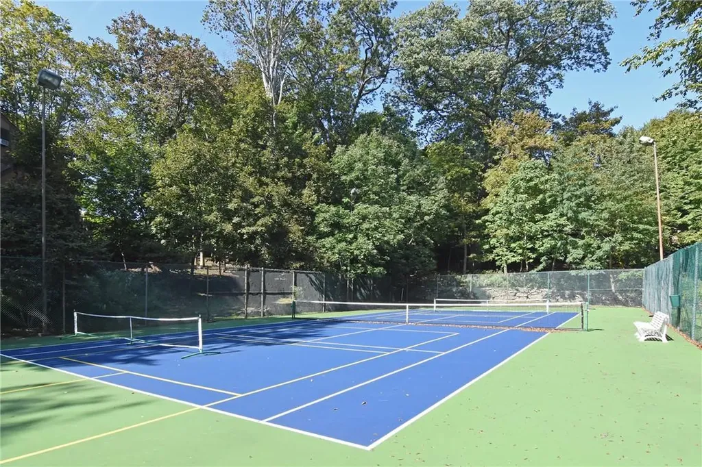 40 Round Hill Road Dobbs Ferry NY 10522