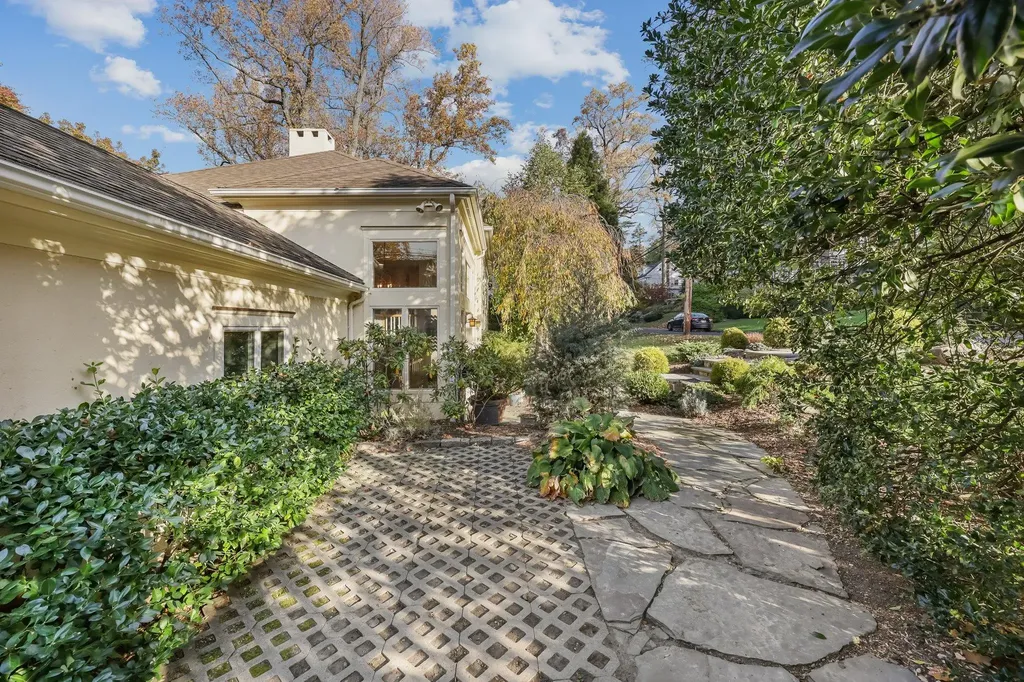 93 Tanglewylde Avenue Bronxville NY 10708