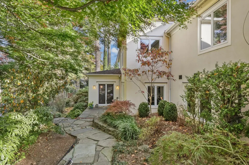 93 Tanglewylde Avenue Bronxville NY 10708
