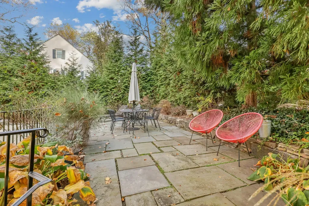 93 Tanglewylde Avenue Bronxville NY 10708