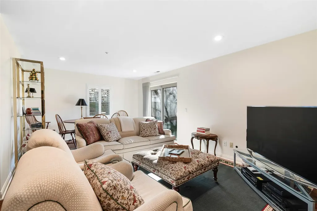 85 Winding Ridge Road White Plains NY 10603