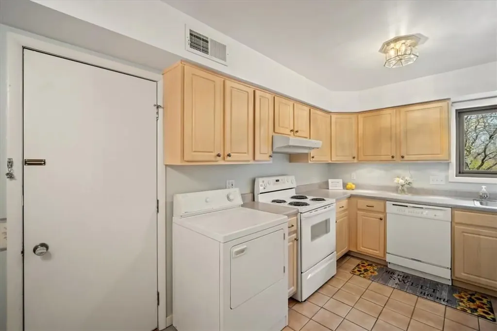 38 Hilltop Circle Fishkill NY 12524