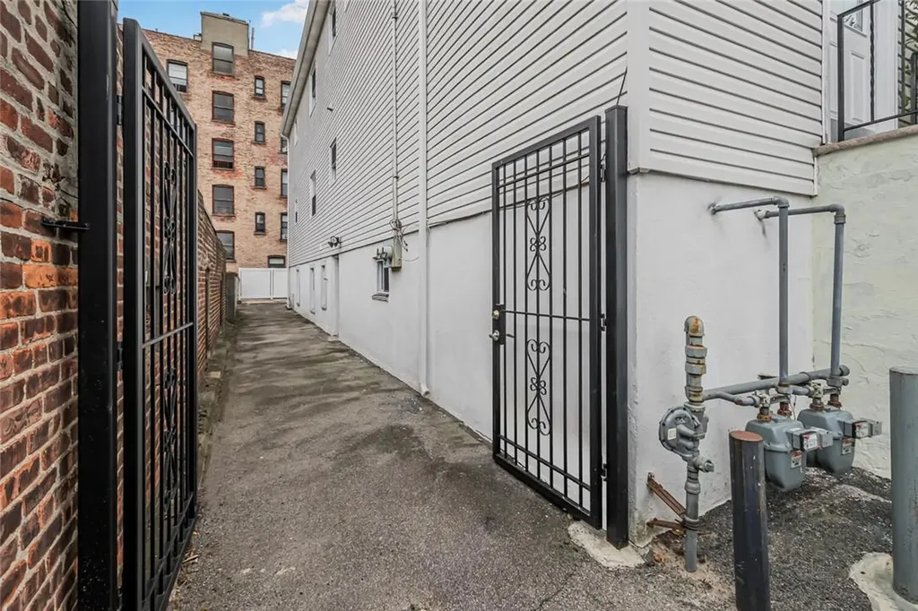 66 S Devoe Avenue Yonkers NY 10705