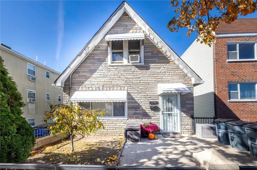 1539 Ohm Avenue Bronx NY 10465