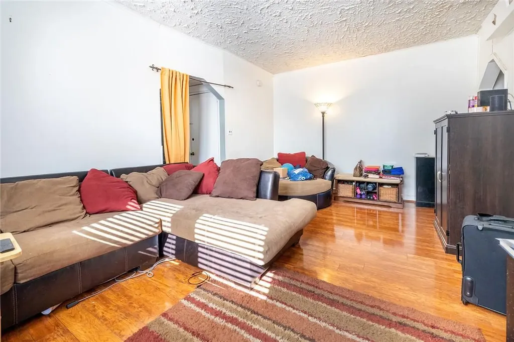 1539 Ohm Avenue Bronx NY 10465