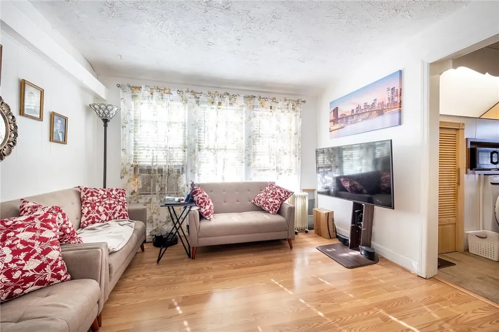 1539 Ohm Avenue Bronx NY 10465
