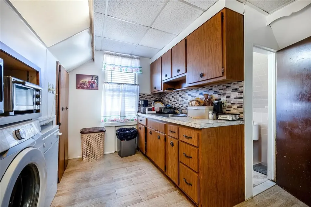 1539 Ohm Avenue Bronx NY 10465