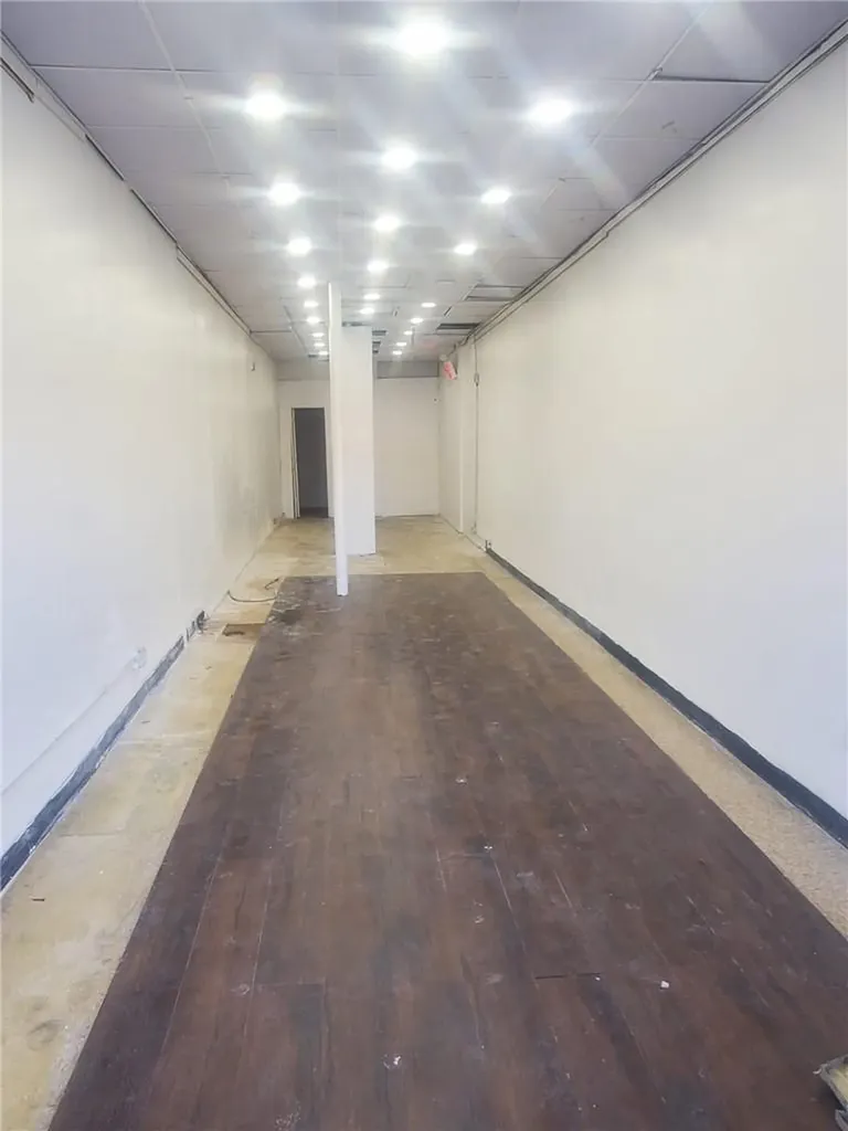 2710 E Tremont Avenue Bronx NY 10461