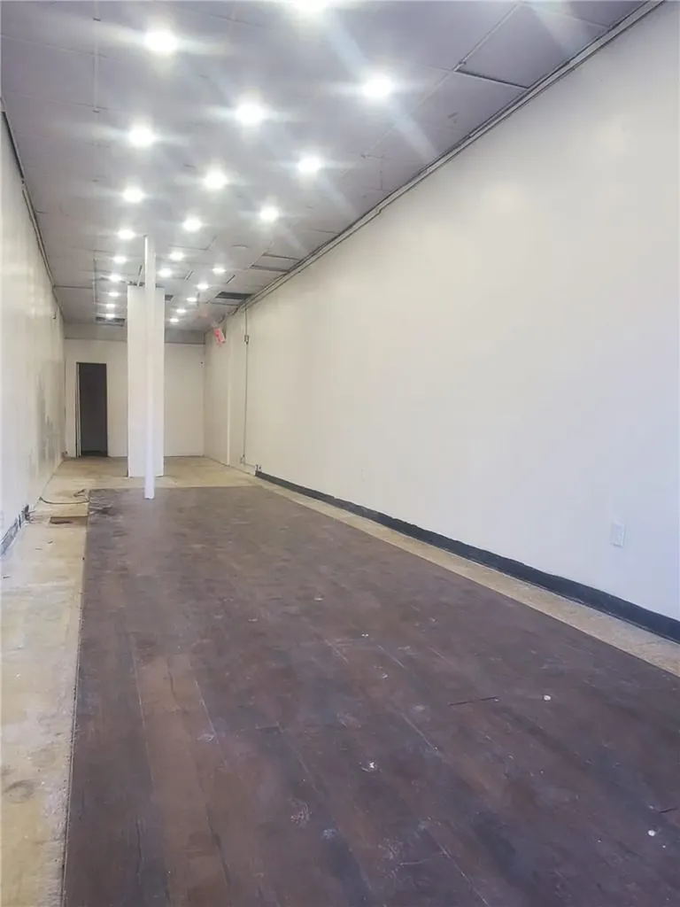 2710 E Tremont Avenue Bronx NY 10461