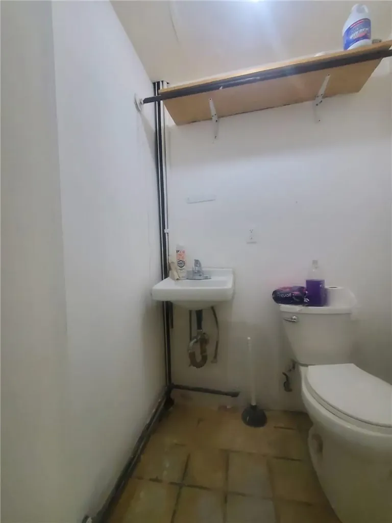2710 E Tremont Avenue Bronx NY 10461