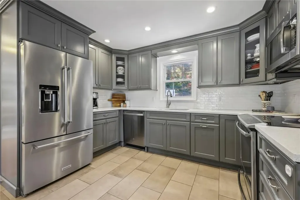 2 Crest Drive White Plains NY 10607