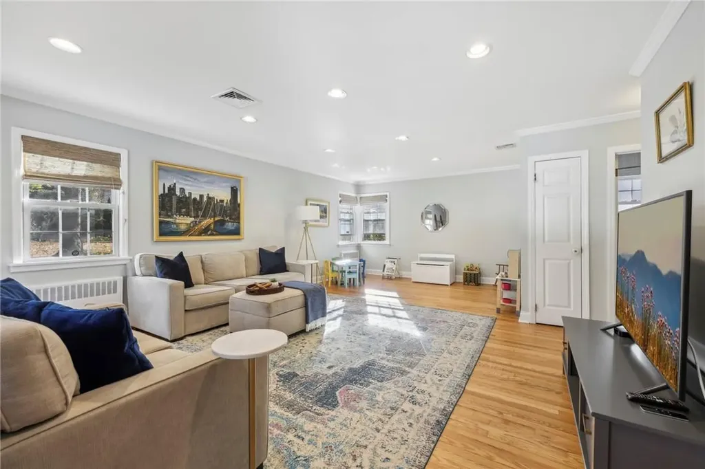 2 Crest Drive White Plains NY 10607