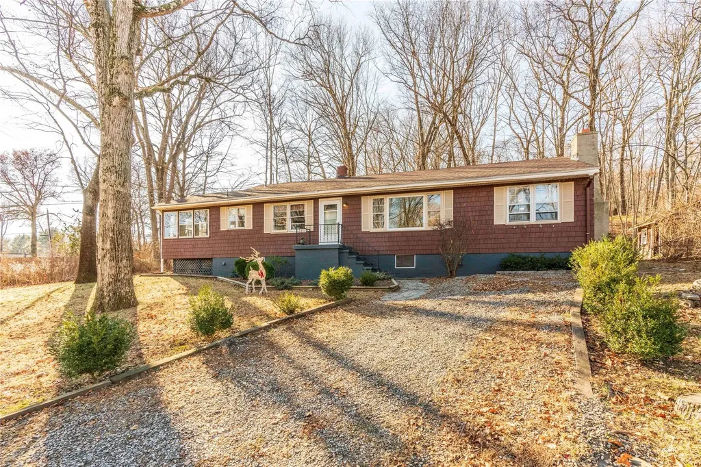 31 Moccasin View Road Fishkill NY 12524