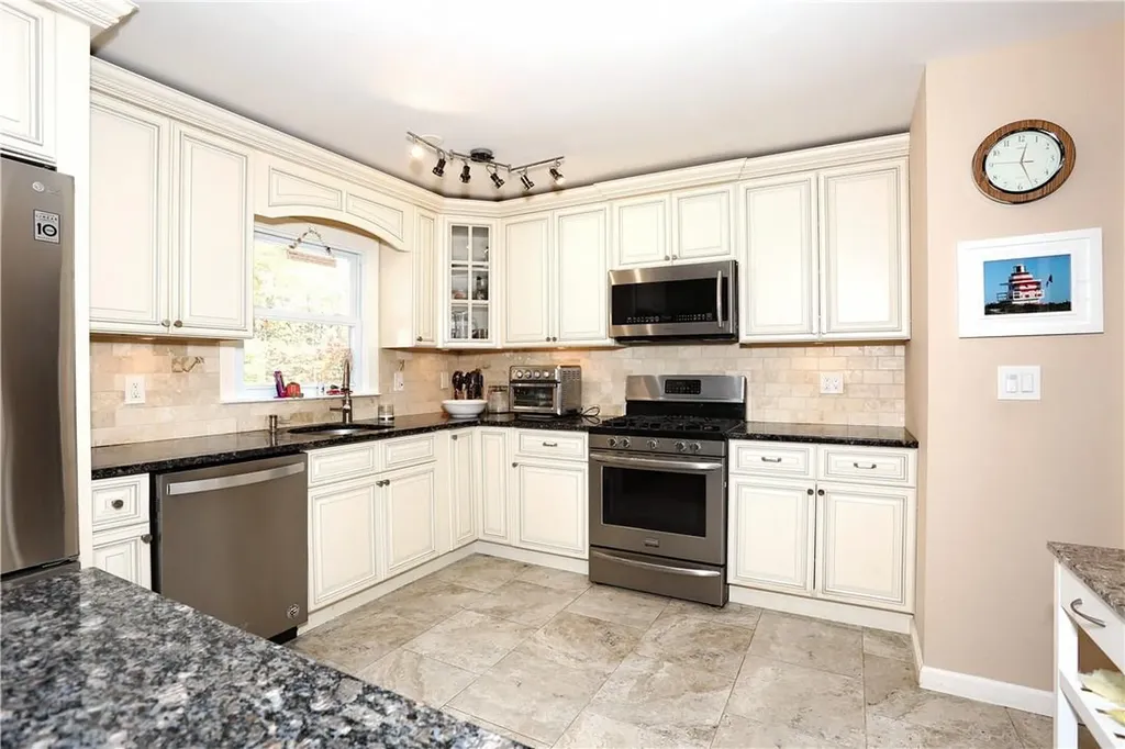 27 Sandy Brook Drive Spring Valley NY 10977