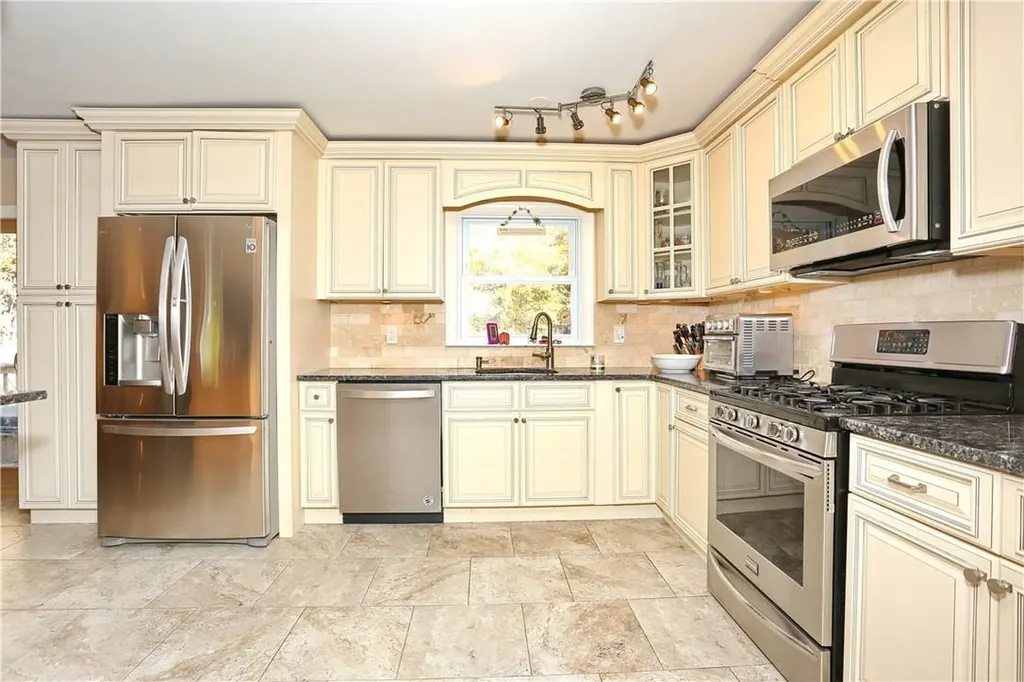 27 Sandy Brook Drive Spring Valley NY 10977