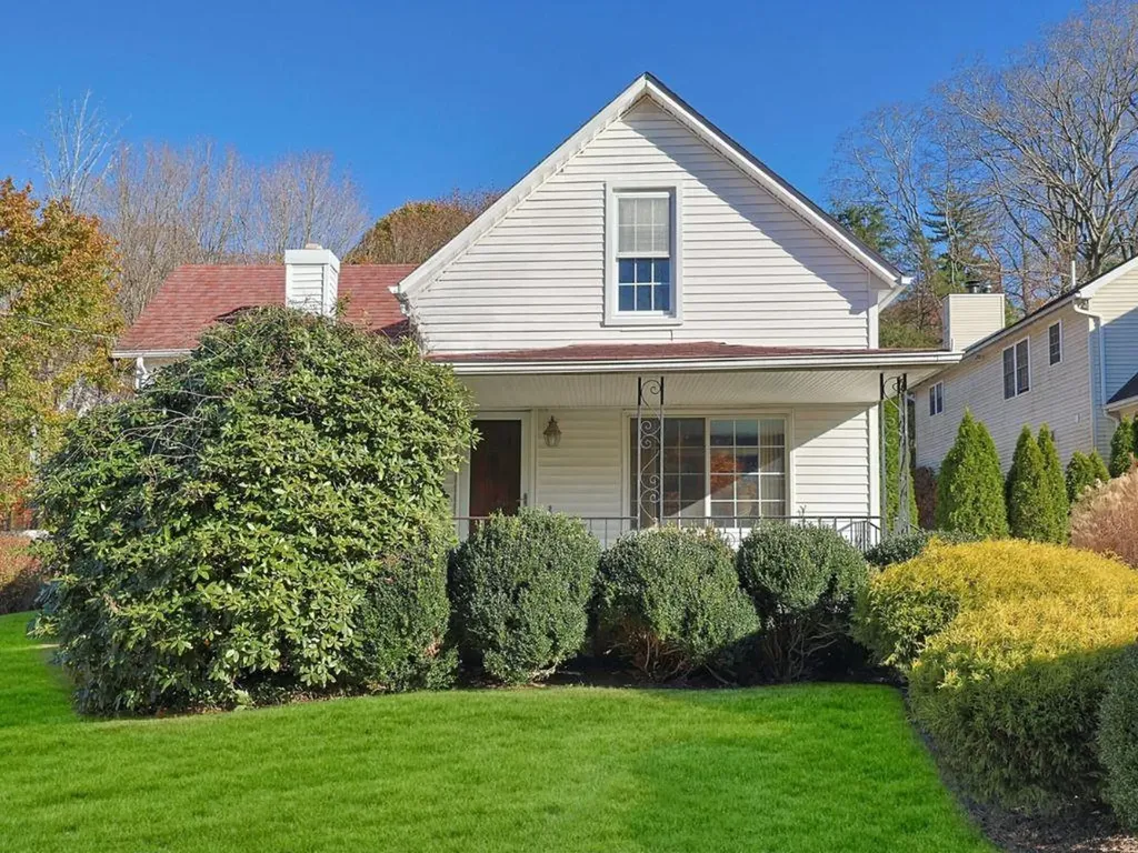 49 Glen Forest Street Thornwood NY 10594