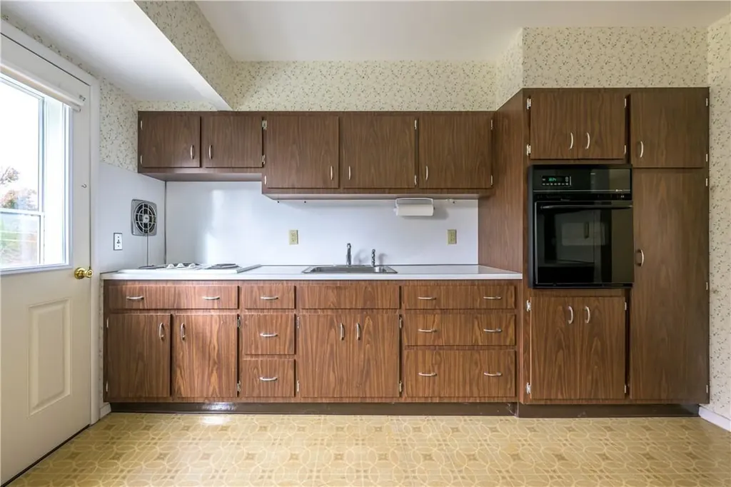 9 Cambridge Drive Red Hook NY 12571