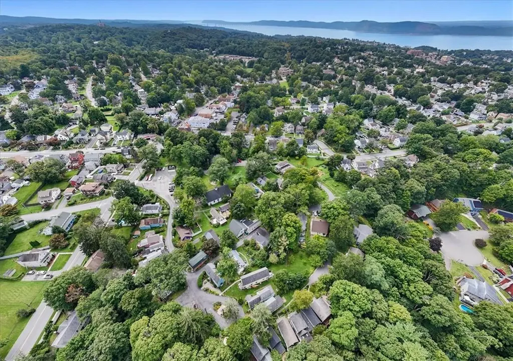 24 Campwoods Grounds Ossining NY 10562