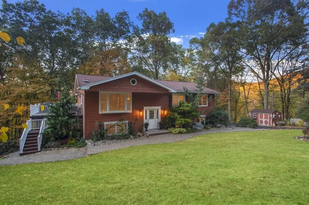 14 Crescent Lane Putnam Valley NY 10579
