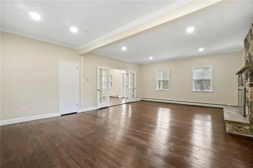 824 Peenpack Trail Sparrowbush NY 12780