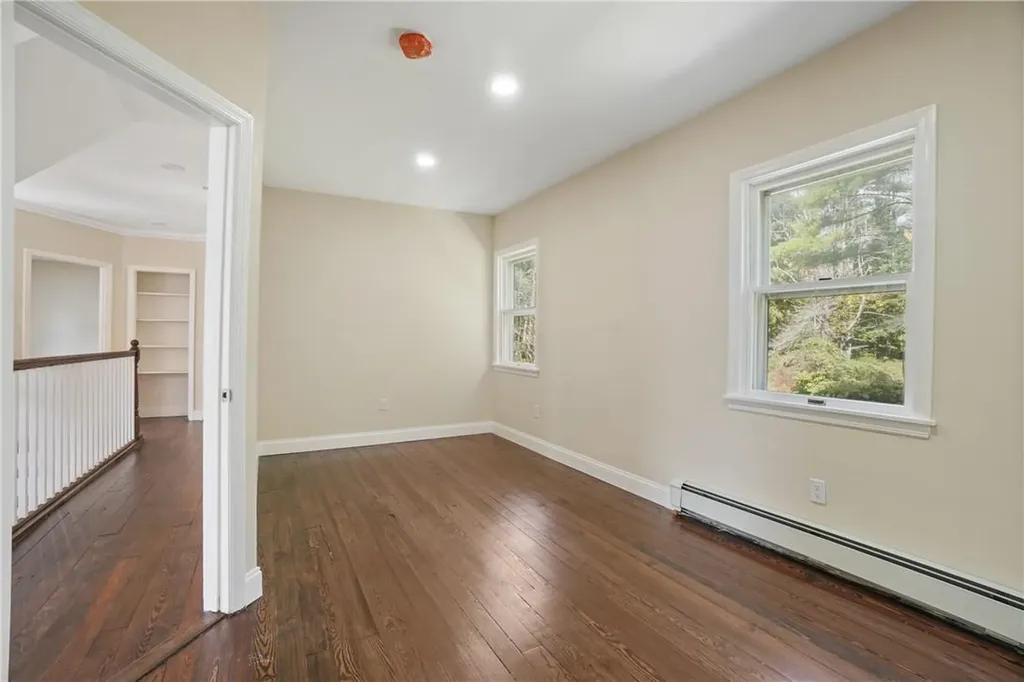 824 Peenpack Trail Sparrowbush NY 12780