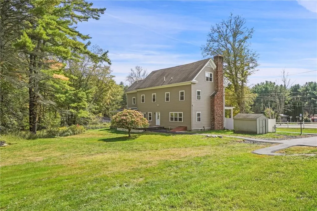 824 Peenpack Trail Sparrowbush NY 12780