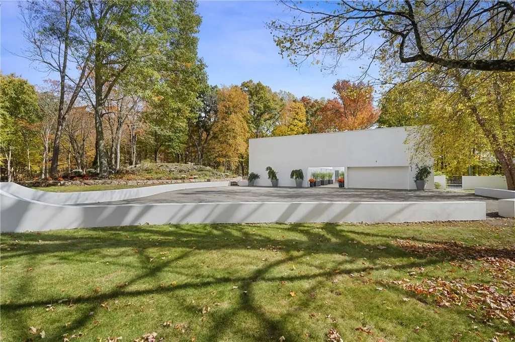 187 Hook Road Bedford NY 10506
