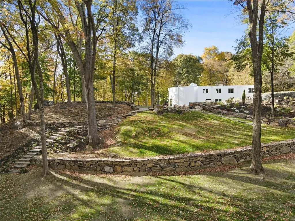 187 Hook Road Bedford NY 10506