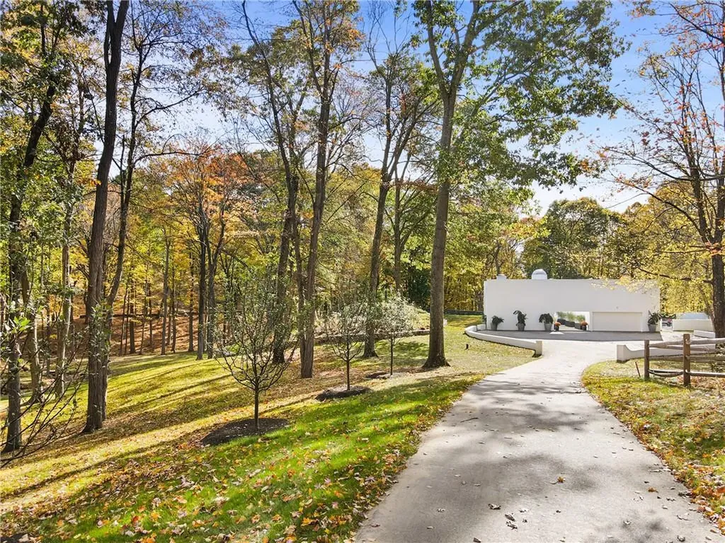 187 Hook Road Bedford NY 10506