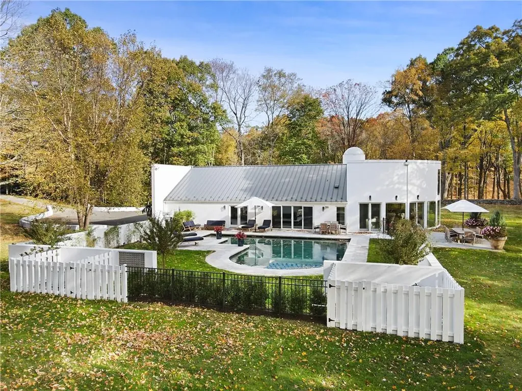 187 Hook Road Bedford NY 10506